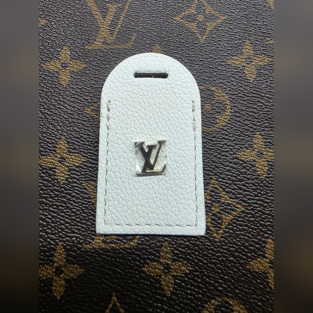 Louis Vuitton White Name Tag